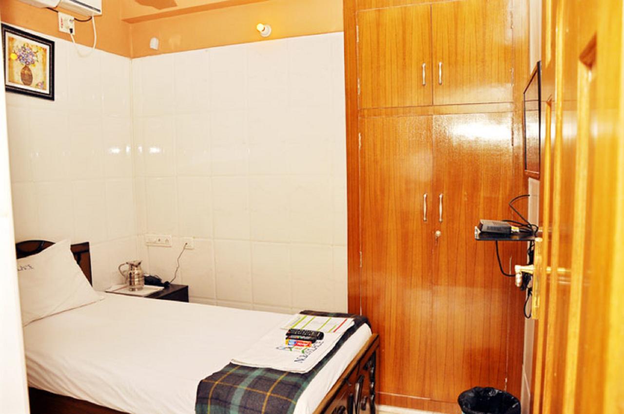 Nb Palace Chennai Bagian luar foto