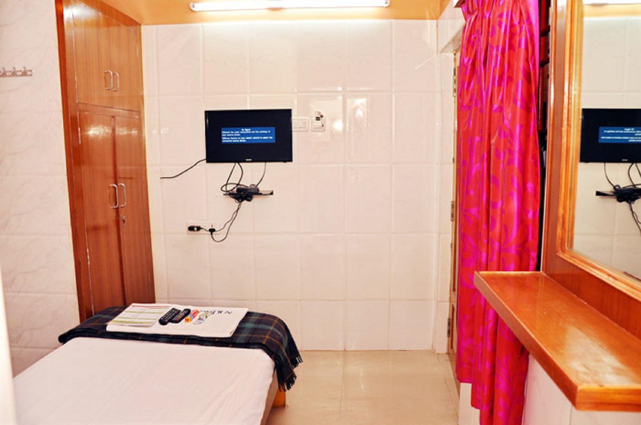Nb Palace Chennai Bagian luar foto